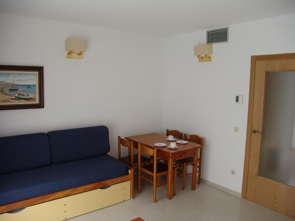 Apartamentos Santi Lloret de Mar Oda fotoğraf
