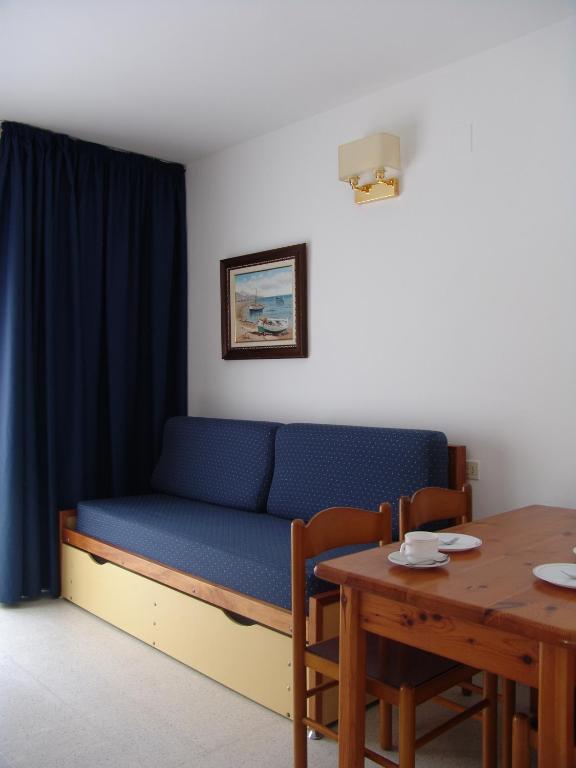 Apartamentos Santi Lloret de Mar Oda fotoğraf