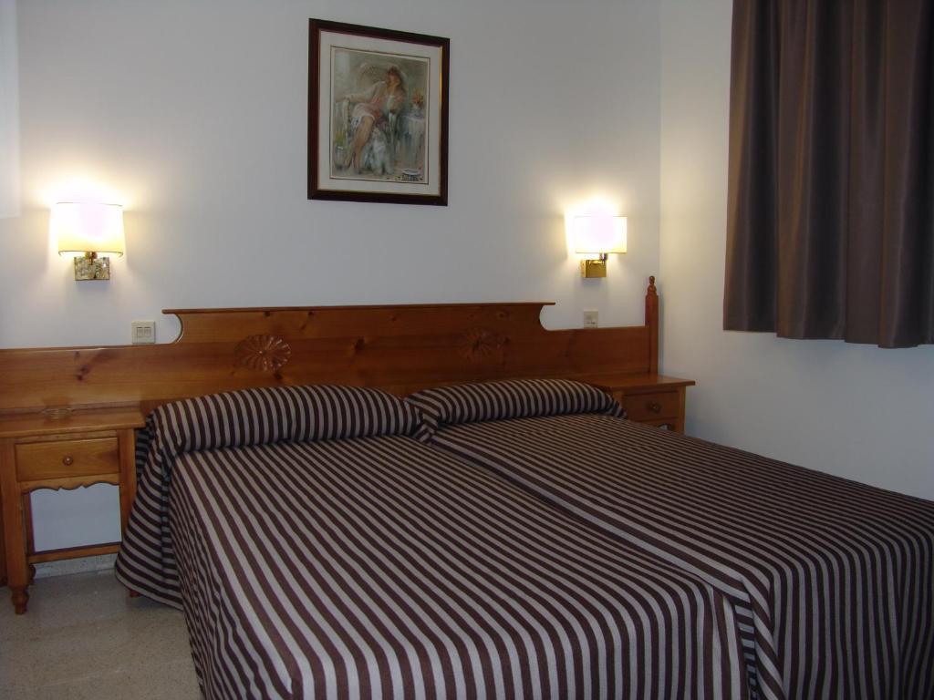 Apartamentos Santi Lloret de Mar Oda fotoğraf