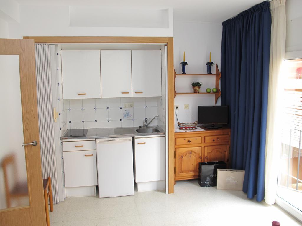 Apartamentos Santi Lloret de Mar Oda fotoğraf